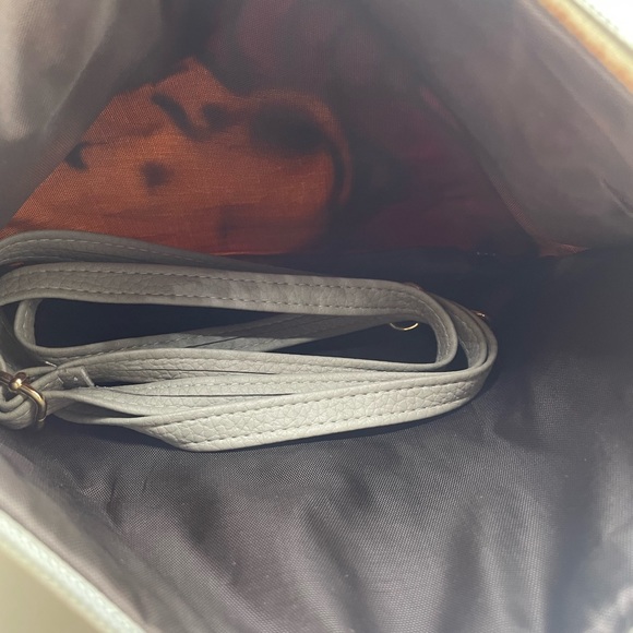 Winnie the poh carpet bag - Picture 6 of 7